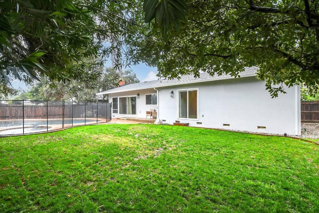 יובה סיטי The Charming Home With A Pool מראה חיצוני תמונה