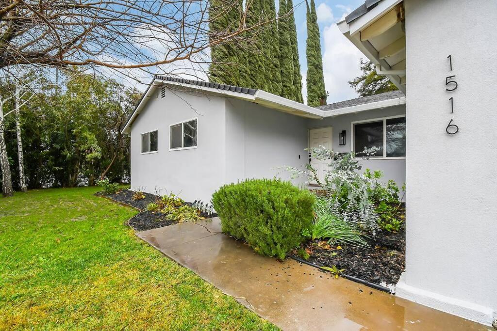יובה סיטי The Charming Home With A Pool מראה חיצוני תמונה