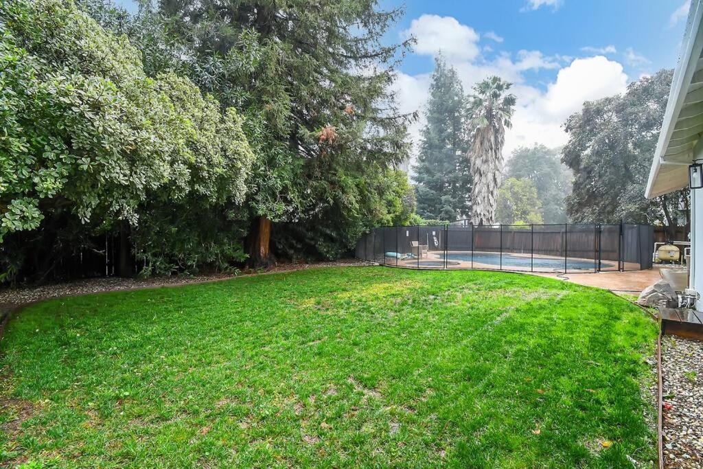 יובה סיטי The Charming Home With A Pool מראה חיצוני תמונה
